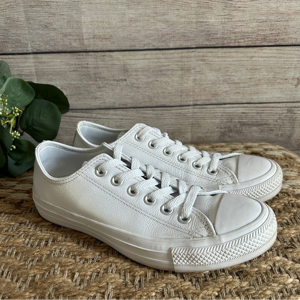 Kids Converse Low-Top Sneakers